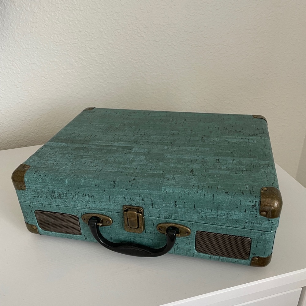 Wireless Suitcase Turntable Player